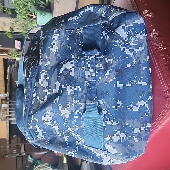 EUC Code Alpha: Tacticle Gear Giant-Duffle-Backpack, Navy Digital Camo - Picture 5 of 10